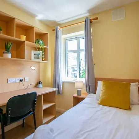 Vakantiehuis 93 - Roomy Townhouse By Shortstays - Sleeps 6 Galway