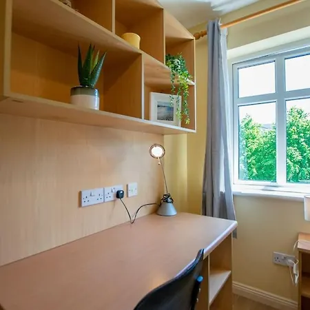 Ferienhaus 93 - Roomy Townhouse By Shortstays *
