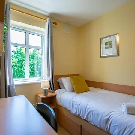 93 - Roomy Townhouse By Shortstays - Sleeps 6 Galway