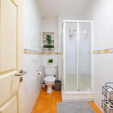 93 - Roomy Townhouse By Shortstays - Sleeps 6 Tatil Evi *