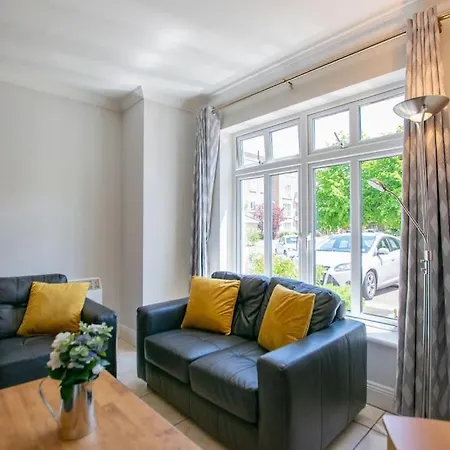 93 - Roomy Townhouse By Shortstays - Sleeps 6 Tatil Evi *