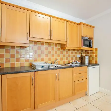 93 - Roomy Townhouse By Shortstays - Sleeps 6 * Galway