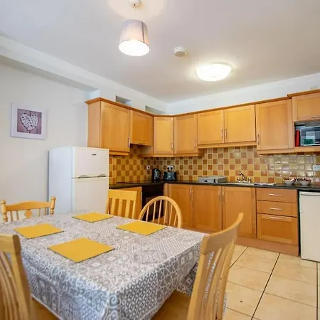 Tatil Evi 93 - Roomy Townhouse By Shortstays - Sleeps 6 Galway