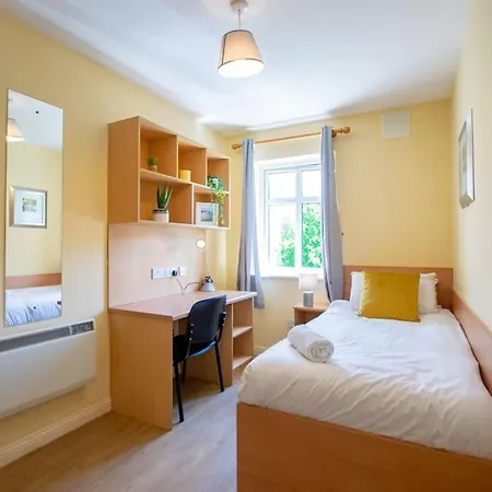 93 - Roomy Townhouse By Shortstays - Sleeps 6 Galway
