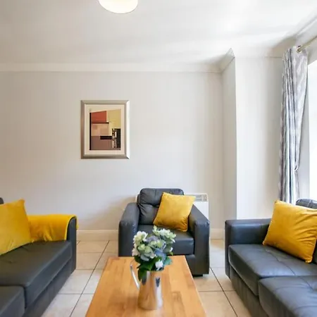 93 - Roomy Townhouse By Shortstays - Sleeps 6 * Galway