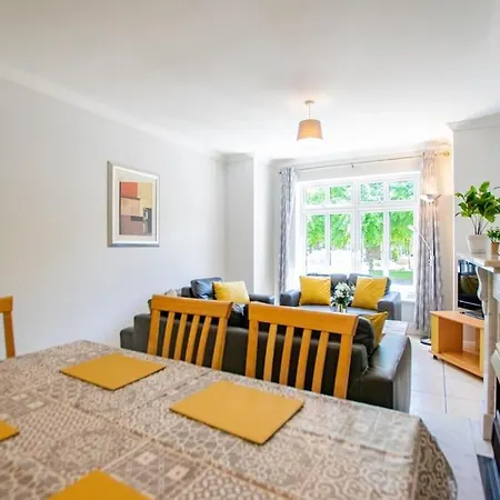 Prázdninový dům 93 - Roomy Townhouse By Shortstays - Sleeps 6 *