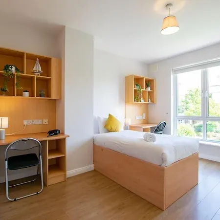 93 - Roomy Townhouse By Shortstays - Sleeps 6 * Galway