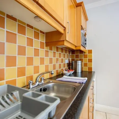 93 - Roomy Townhouse By Shortstays - Sleeps 6 Galway