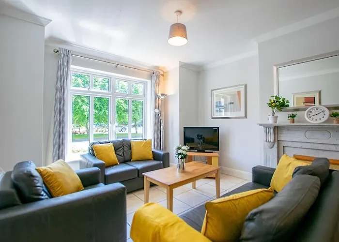 別荘 93 - Roomy Townhouse By Shortstays