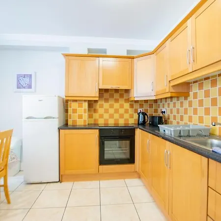 Feriehus 93 - Roomy Townhouse By Shortstays Galway